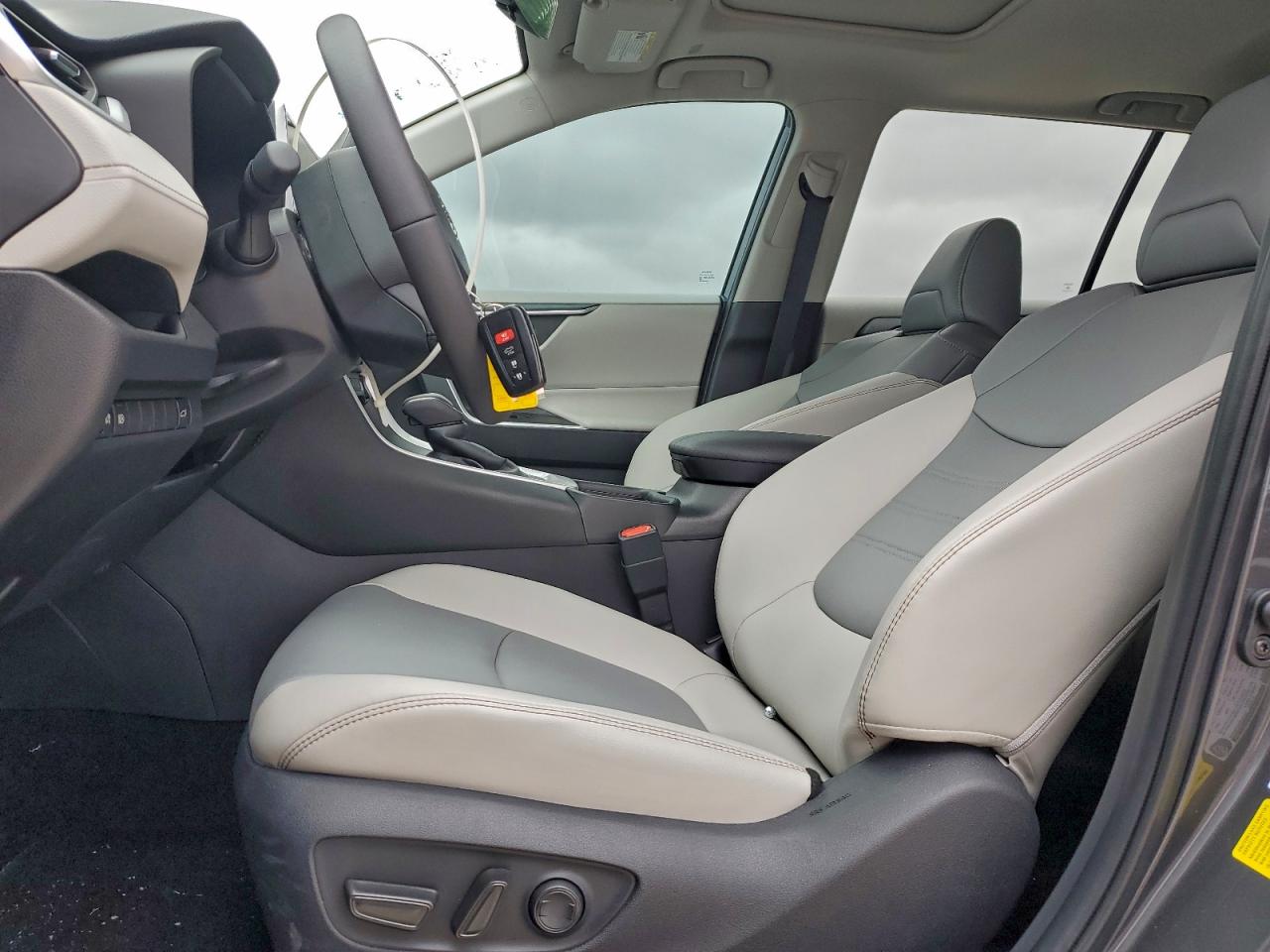 Toyota RAV4 Xle Premium Image 4