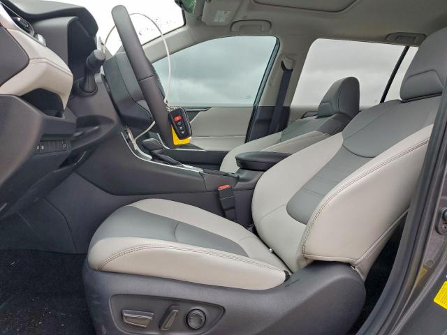 Toyota RAV4 Xle Premium Image 4