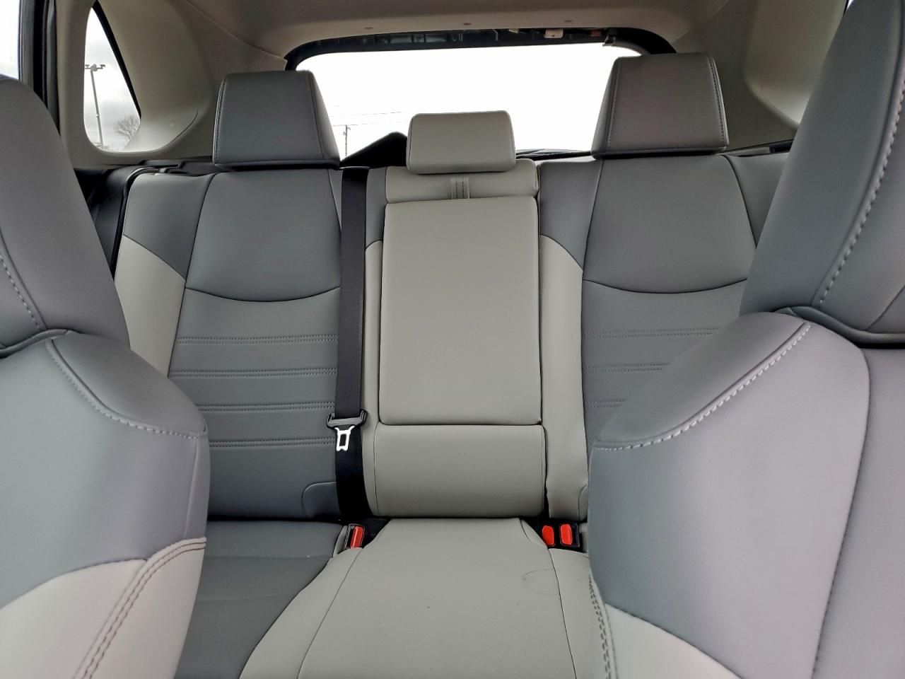 Toyota RAV4 Xle Premium Image 13