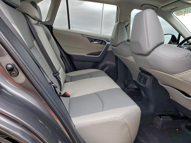 Toyota RAV4 Xle Premium Image 8