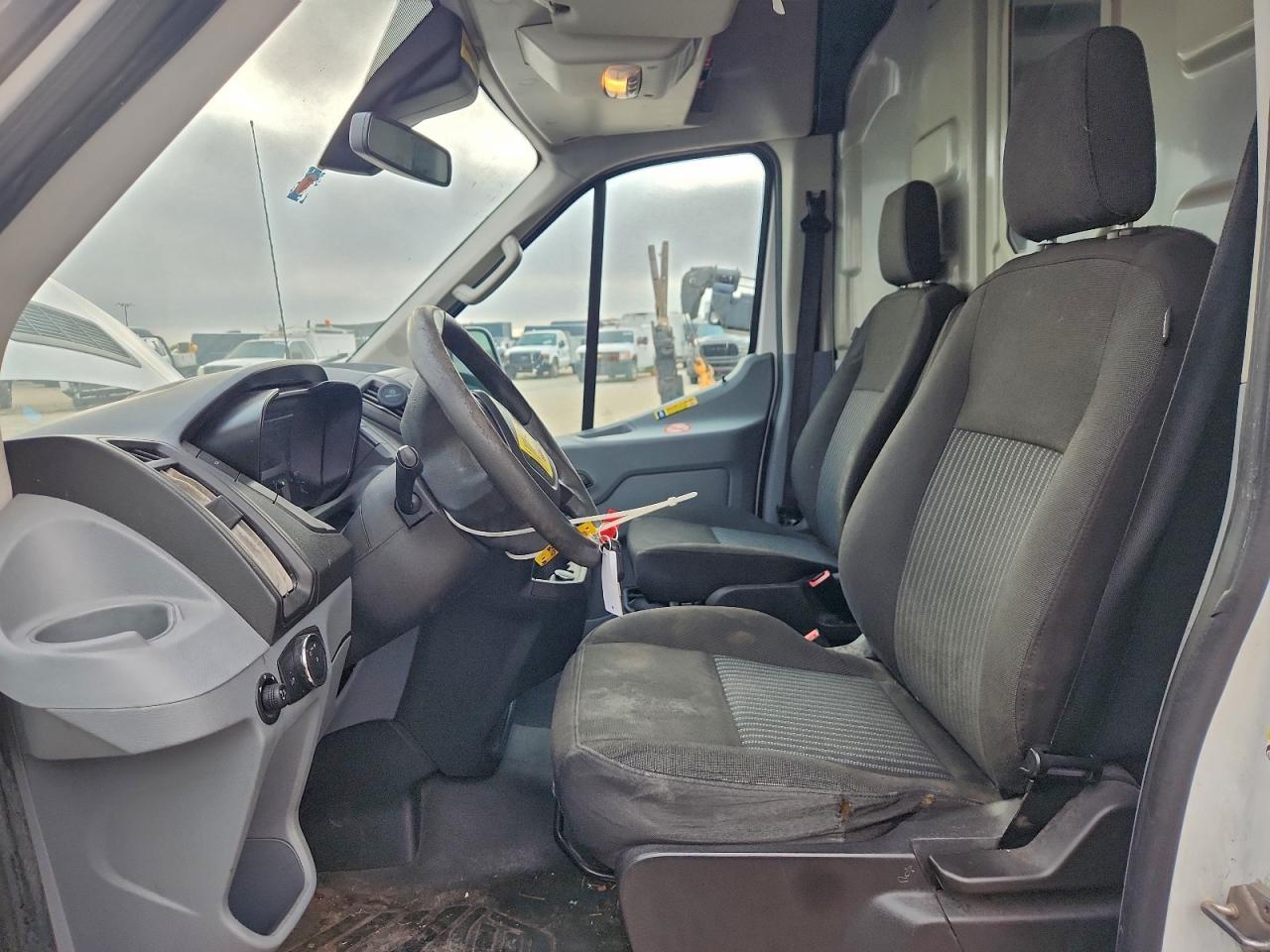 Ford Transit T-250 Image 3