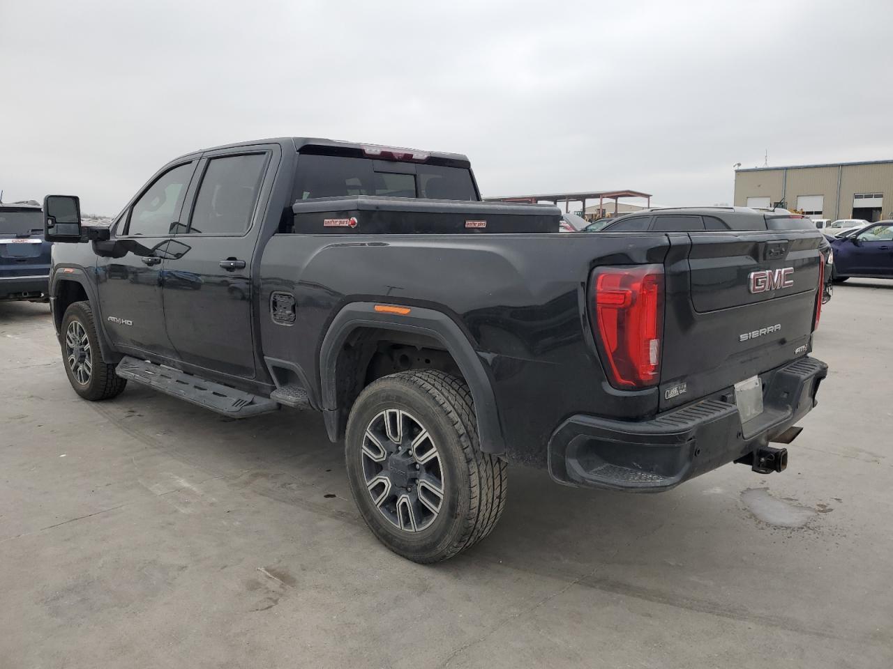 GMC Sierra K2500 At4 Image 7