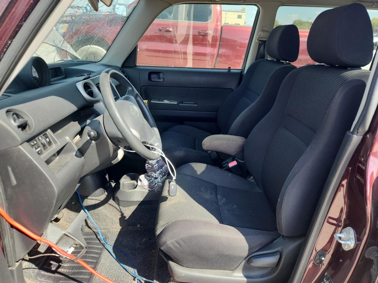 Toyota Scion Xb Image 2