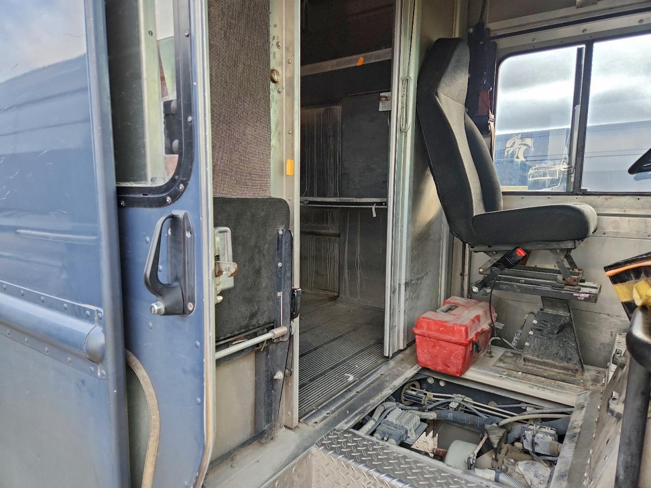 Freightliner Mt45 M Line Walk-in Van Image 11