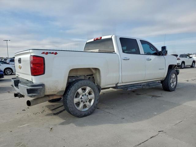 Chevrolet Silverado K2500 Heavy Duty Image 3