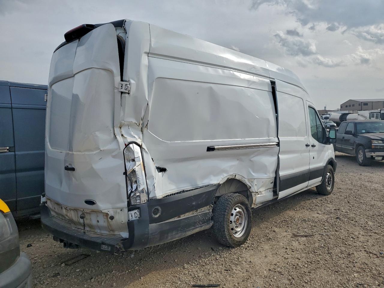 Ford Transit T-350 Image 12