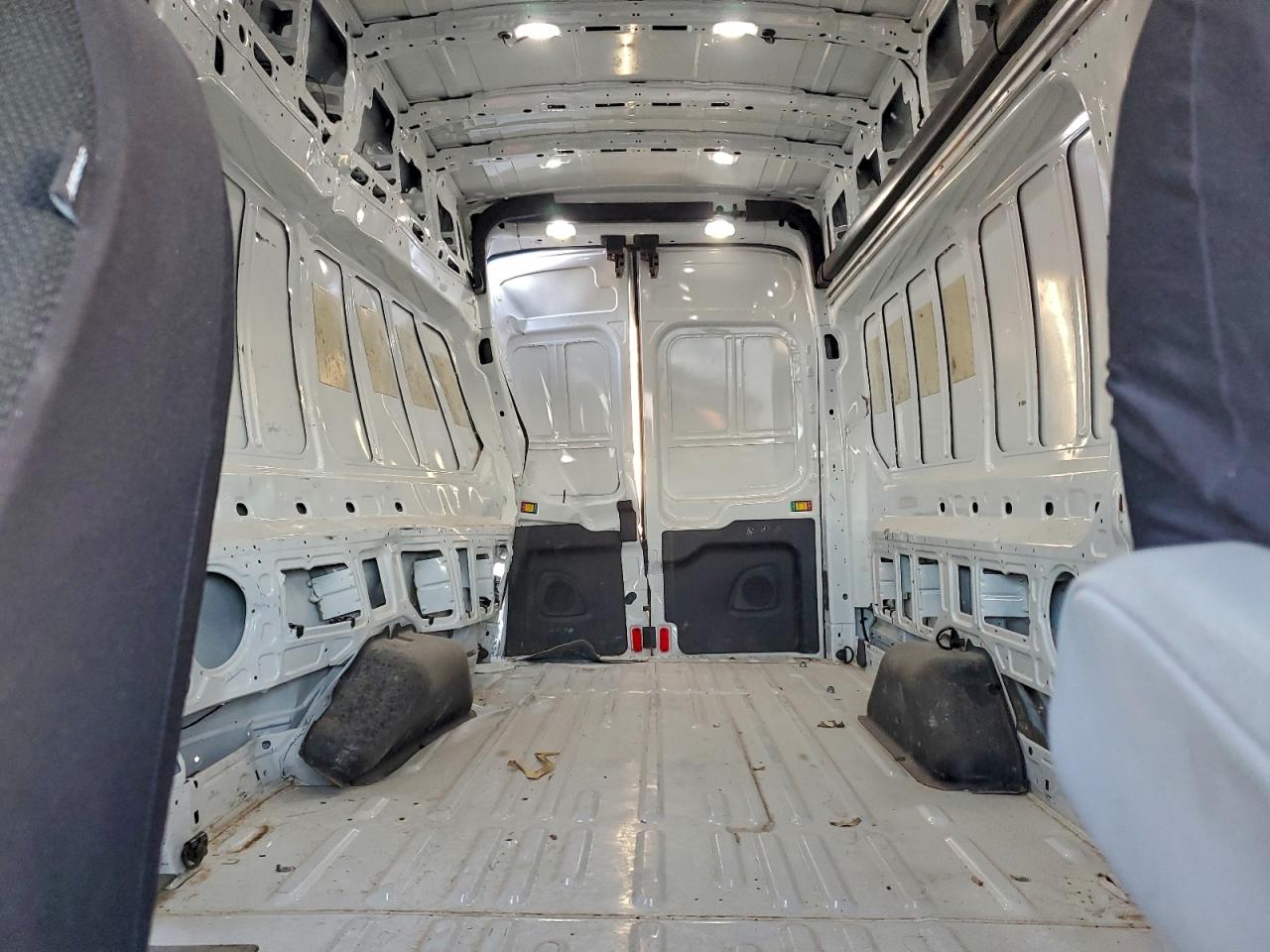 Ford Transit T-350 Image 6