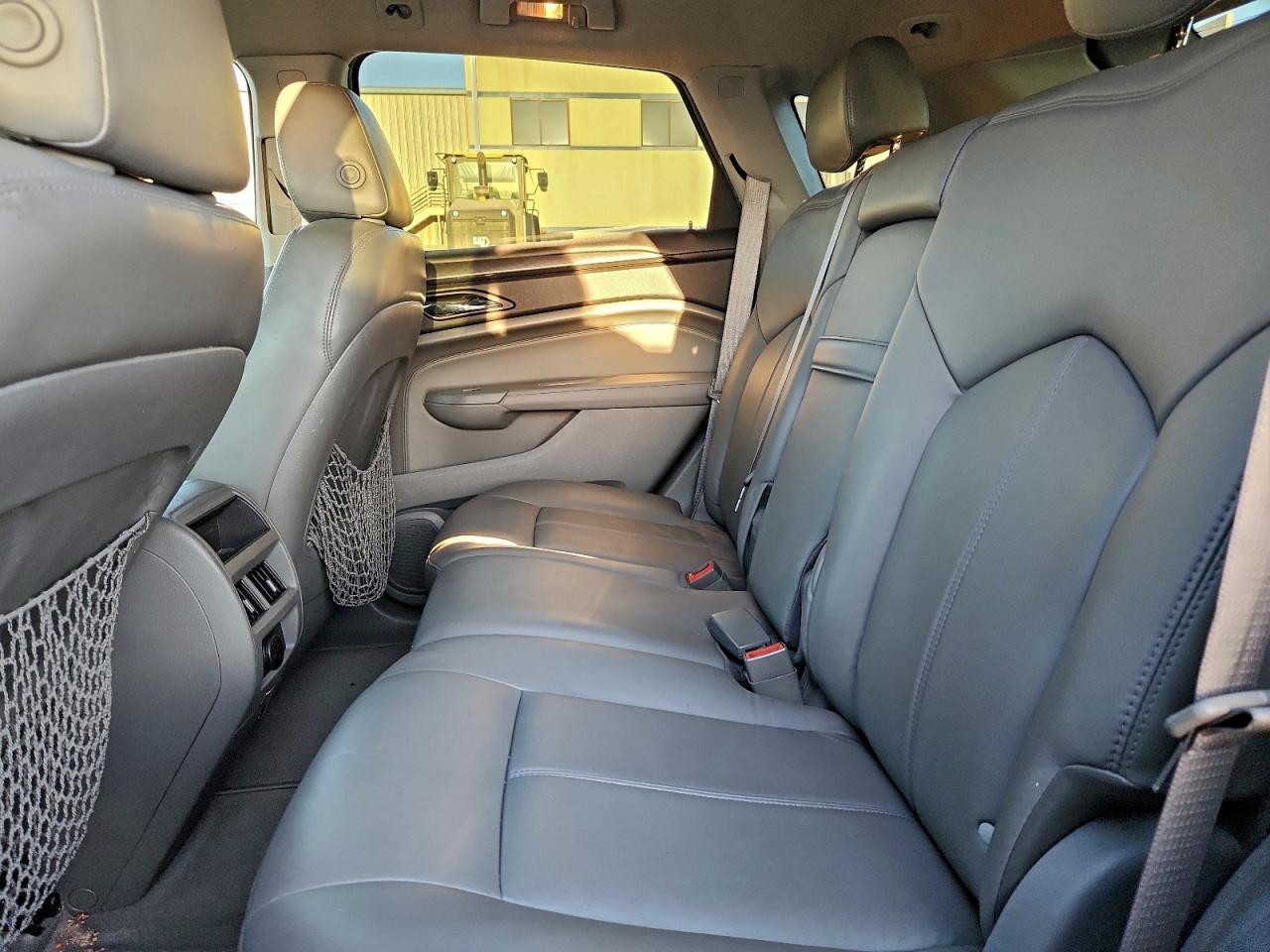 Cadillac SRX Image 11