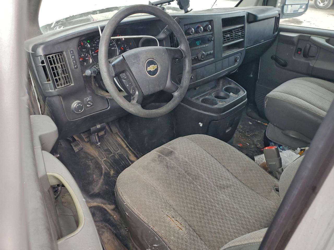 Chevrolet Express Image 9