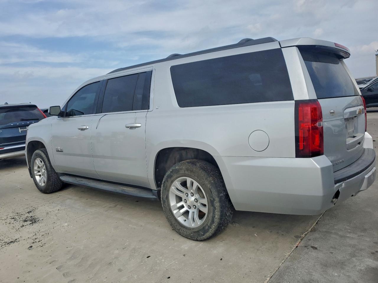 Chevrolet Suburban C1500 Lt Image 7