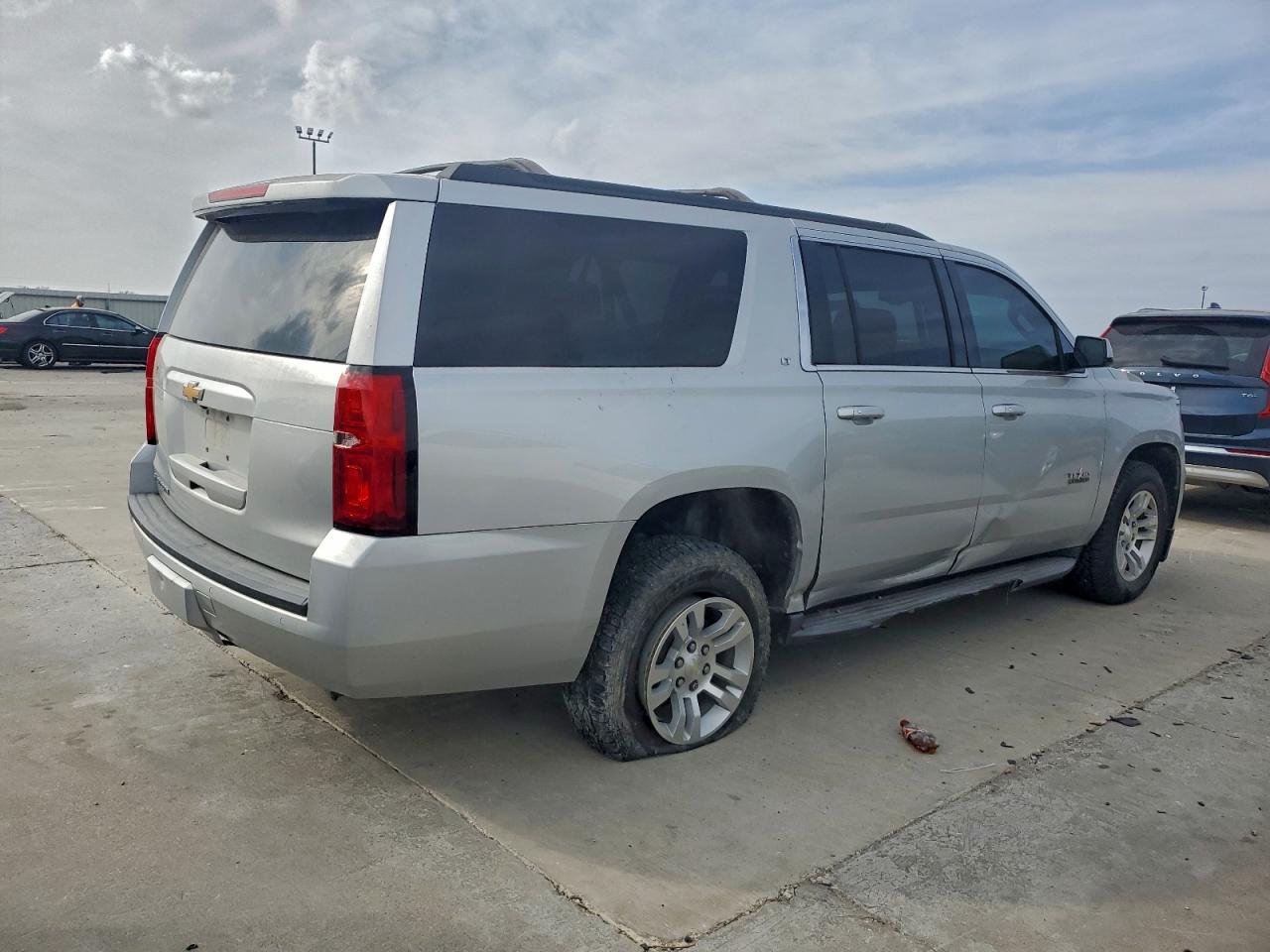 Chevrolet Suburban C1500 Lt Image 2