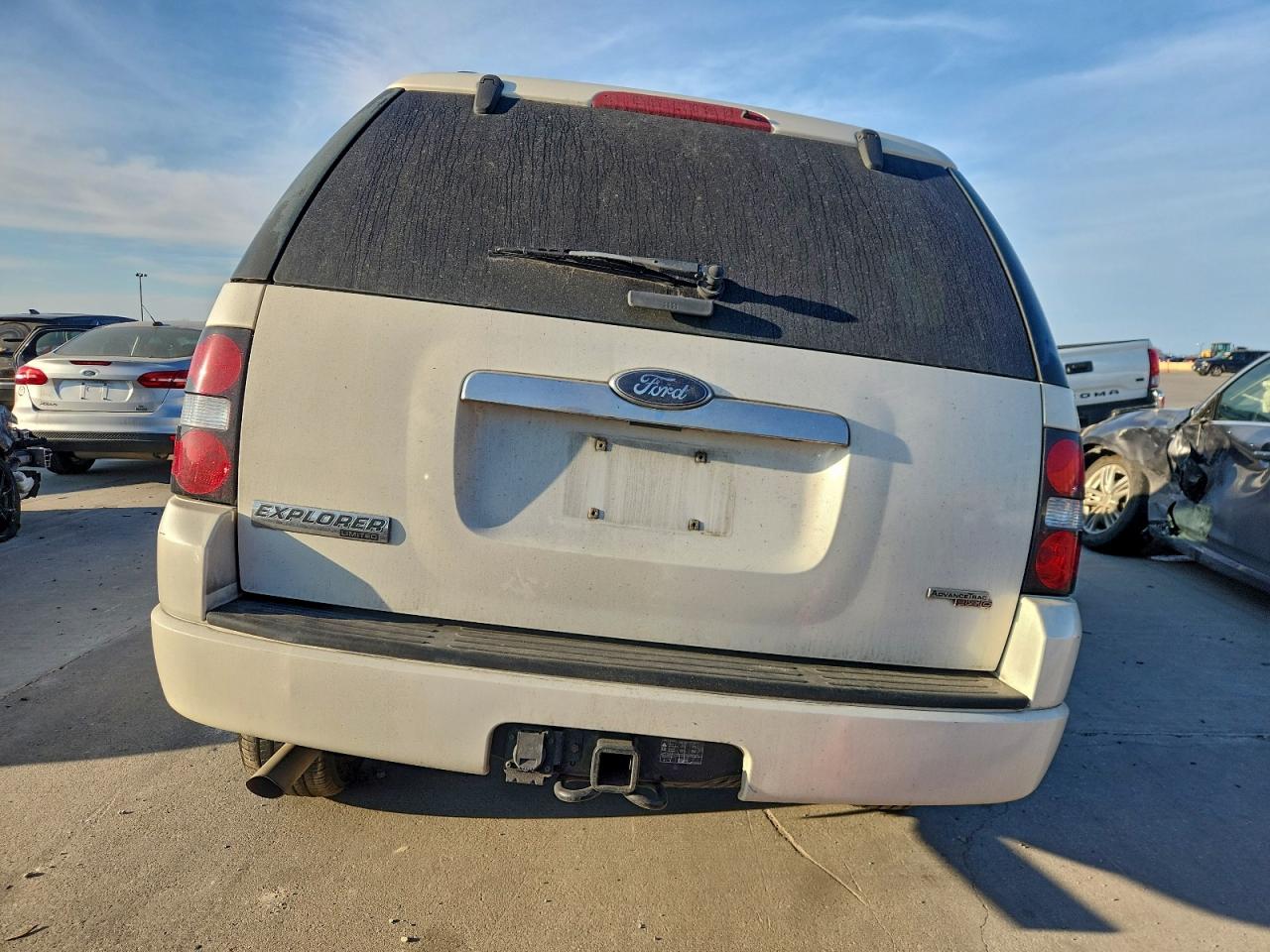 Ford Explorer Limited Image 3