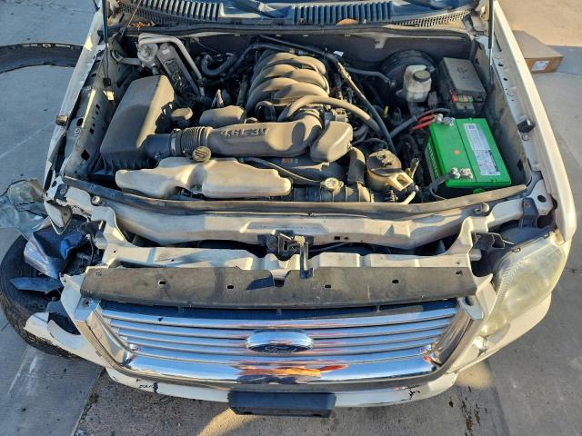 Ford Explorer Limited Image 8