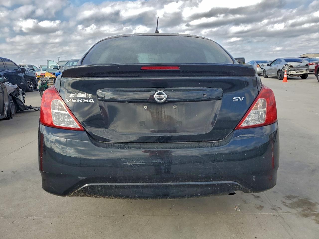 Nissan Versa S Image 6