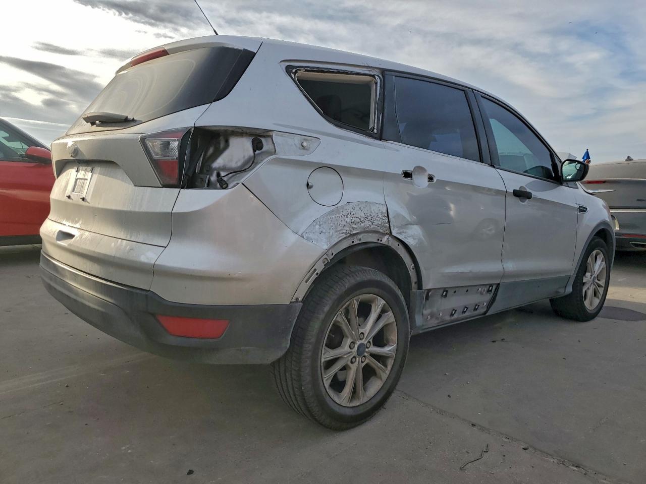 Ford Escape S Image 11