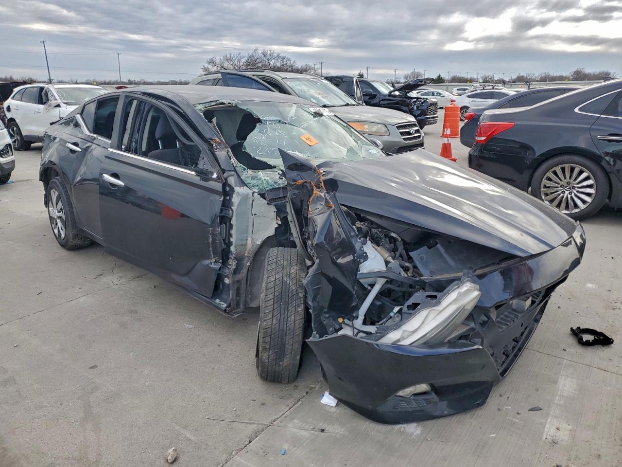 Nissan Altima S Image 6