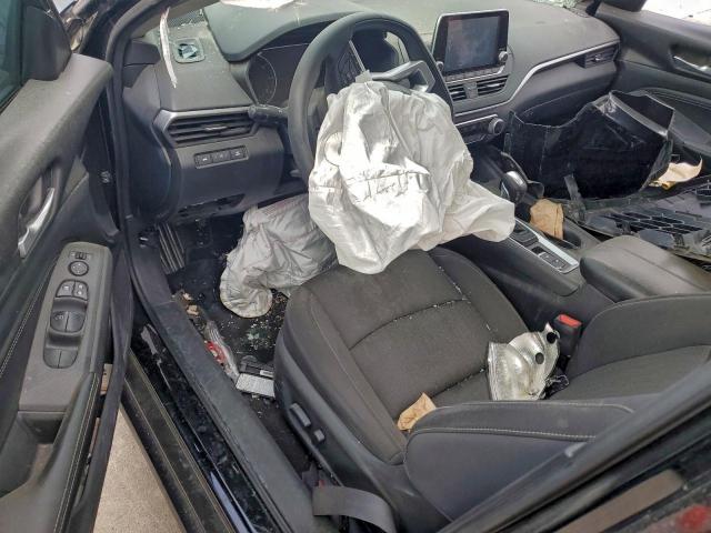 Nissan Altima S Image 7