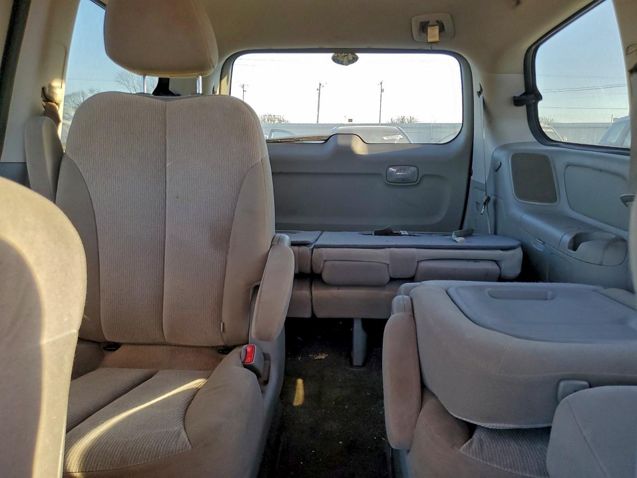 Kia Sedona Lx Image 4