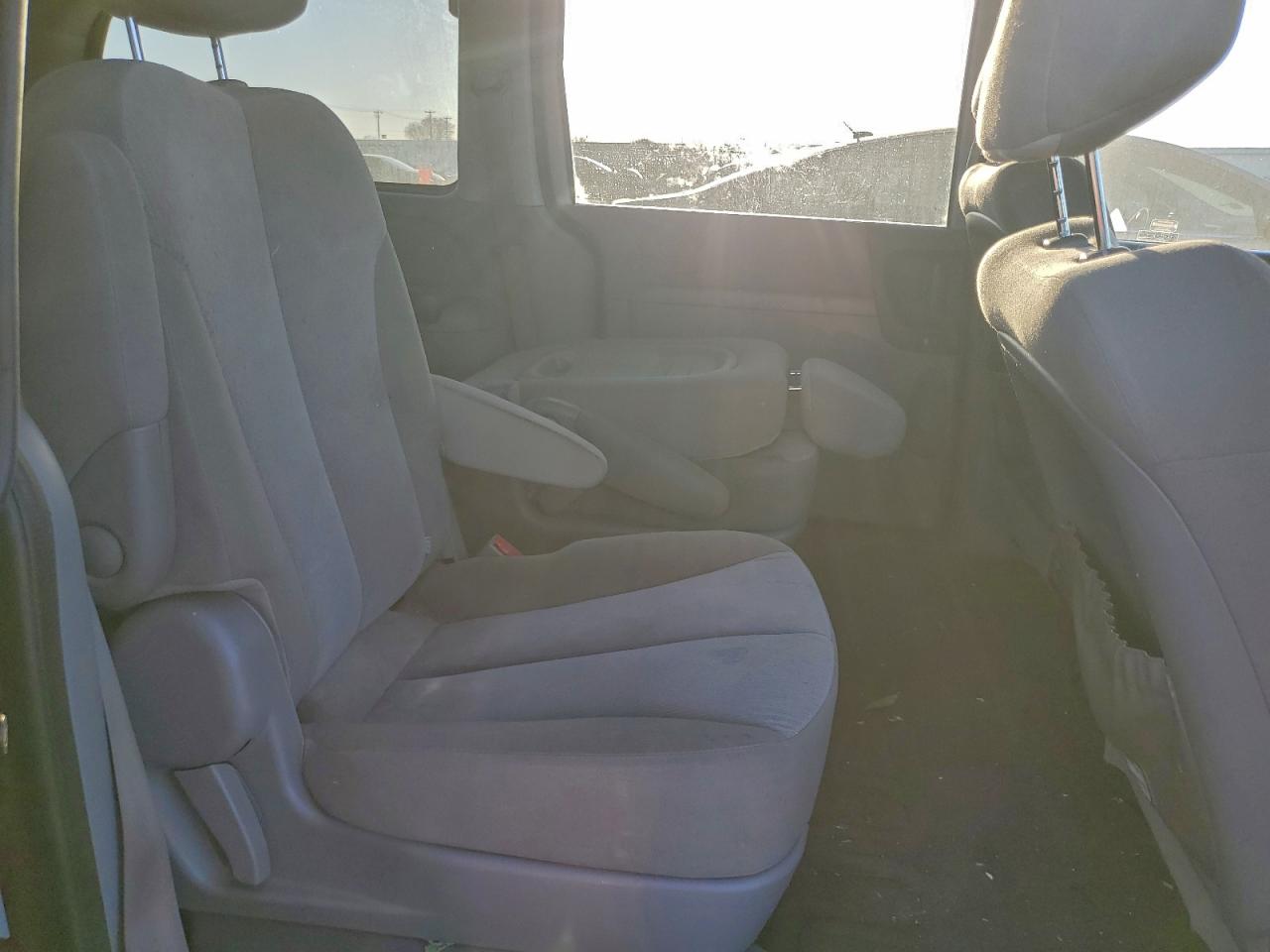 Kia Sedona Lx Image 5