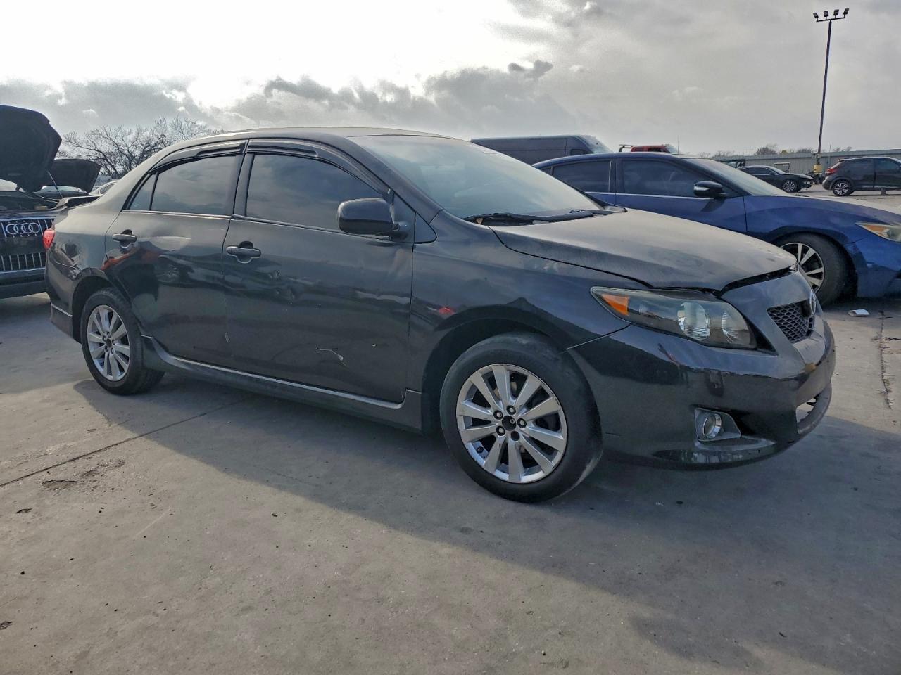 Toyota Corolla Base Image 6