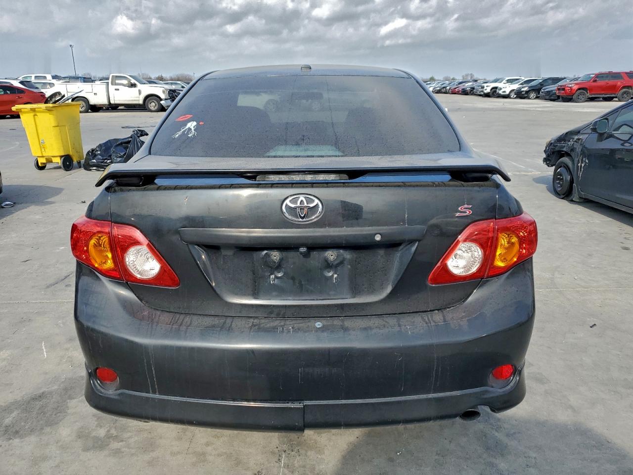 Toyota Corolla Base Image 2