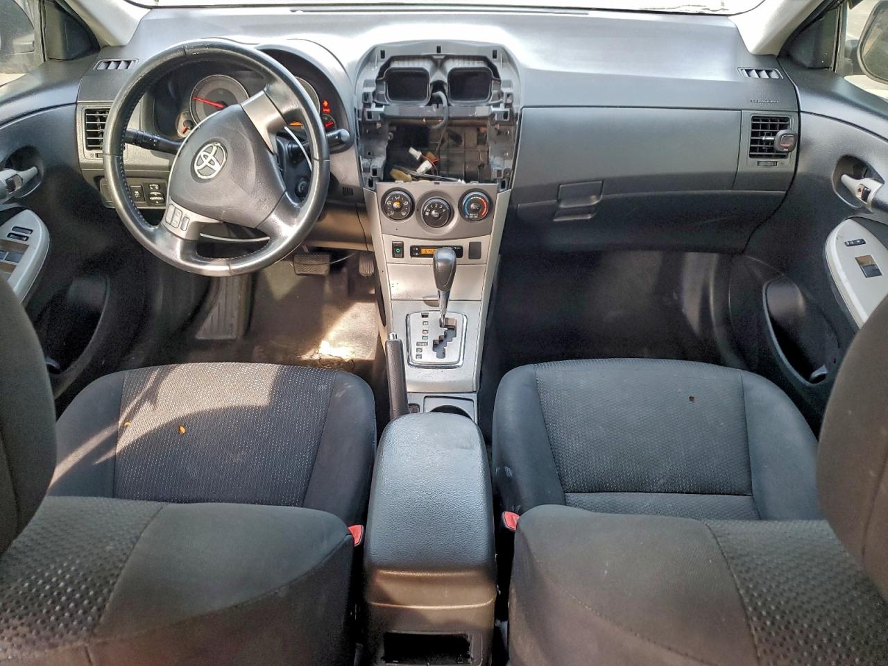 Toyota Corolla Base Image 11