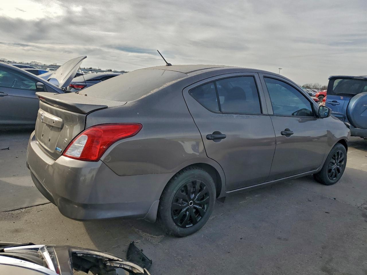 Nissan Versa S Image 2