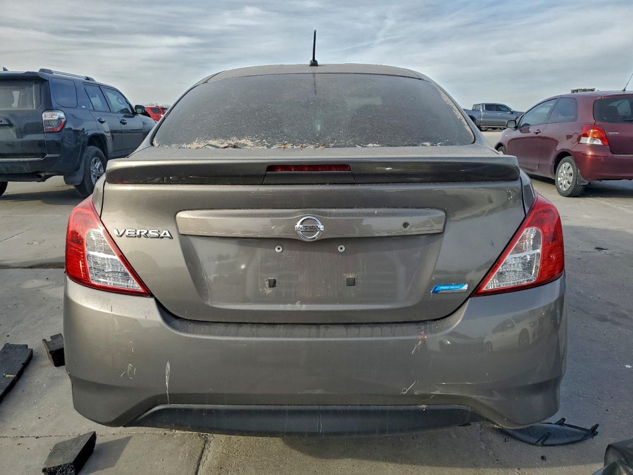 Nissan Versa S Image 4