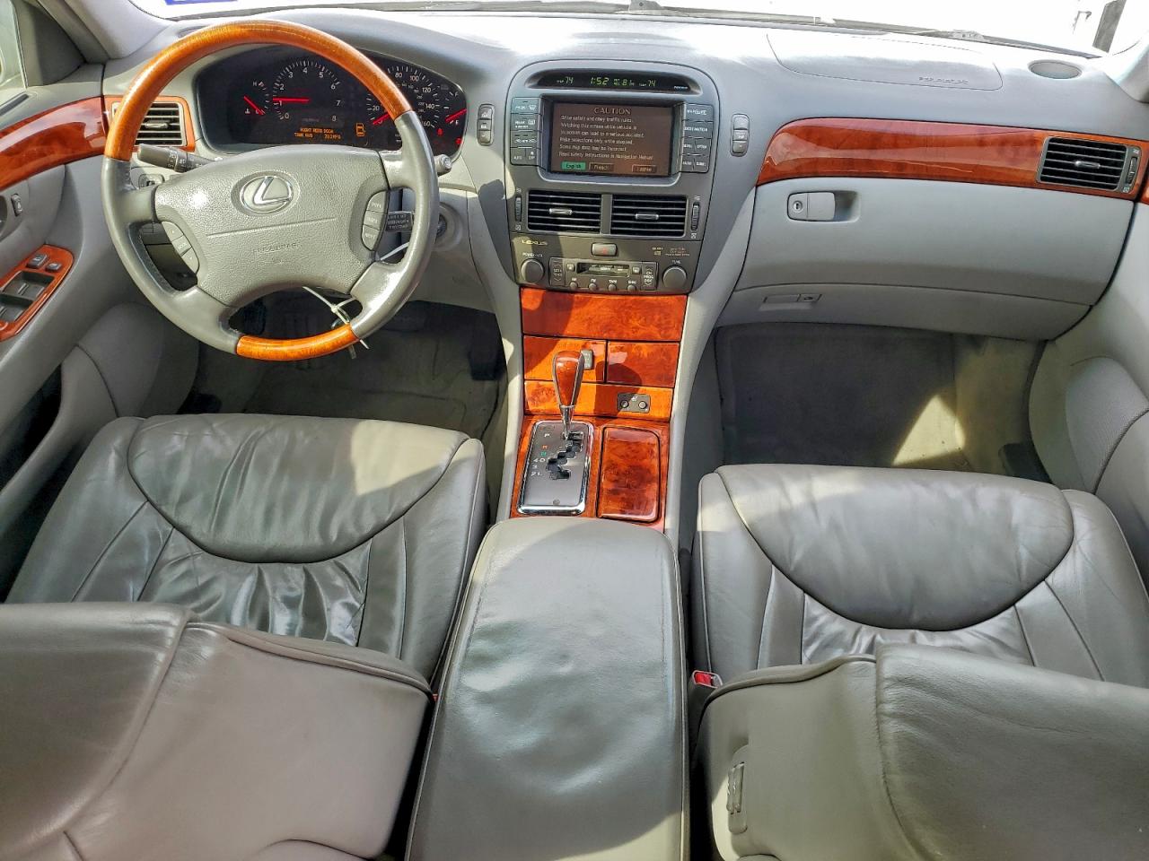 Lexus LS 430 Image 9