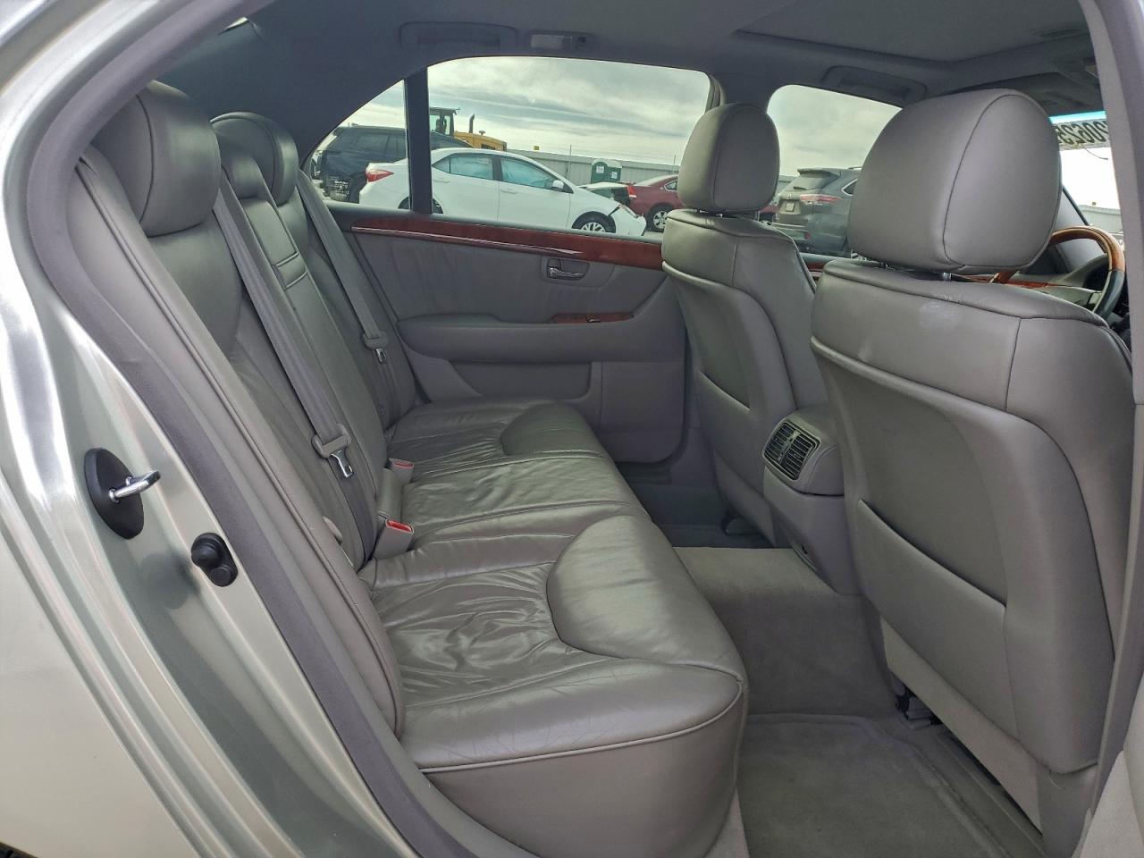 Lexus LS 430 Image 8