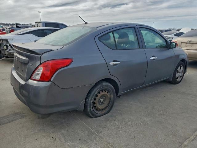 Nissan Versa S Image 3