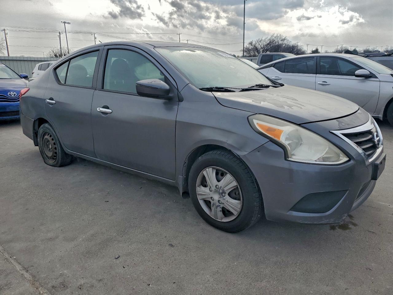 Nissan Versa S Image 8