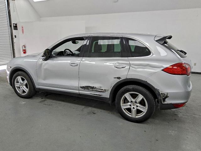 Porsche Cayenne Image 2