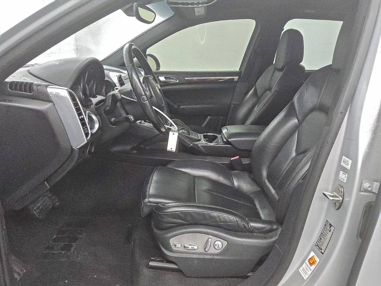 Porsche Cayenne Image 11