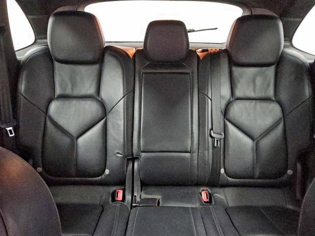 Porsche Cayenne Image 8