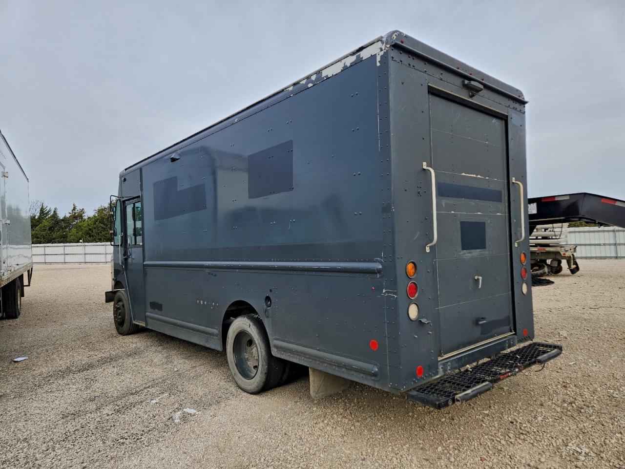 Freightliner Chassis M M Line Walk-in Van Image 9