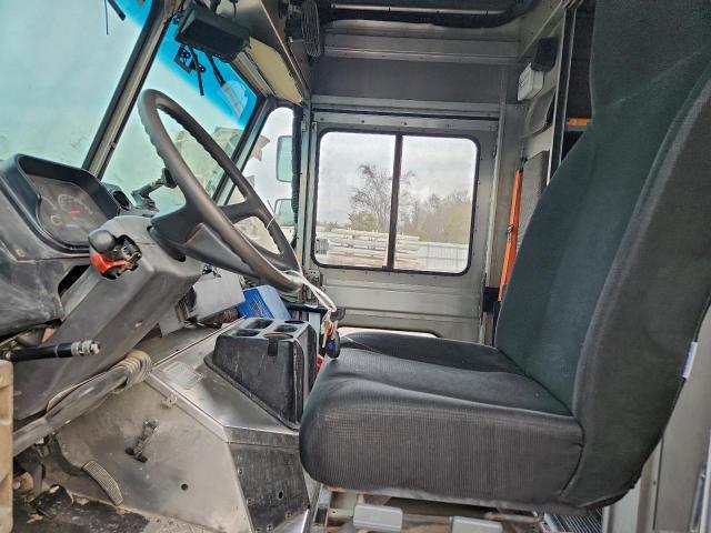 Freightliner Chassis M M Line Walk-in Van Image 5