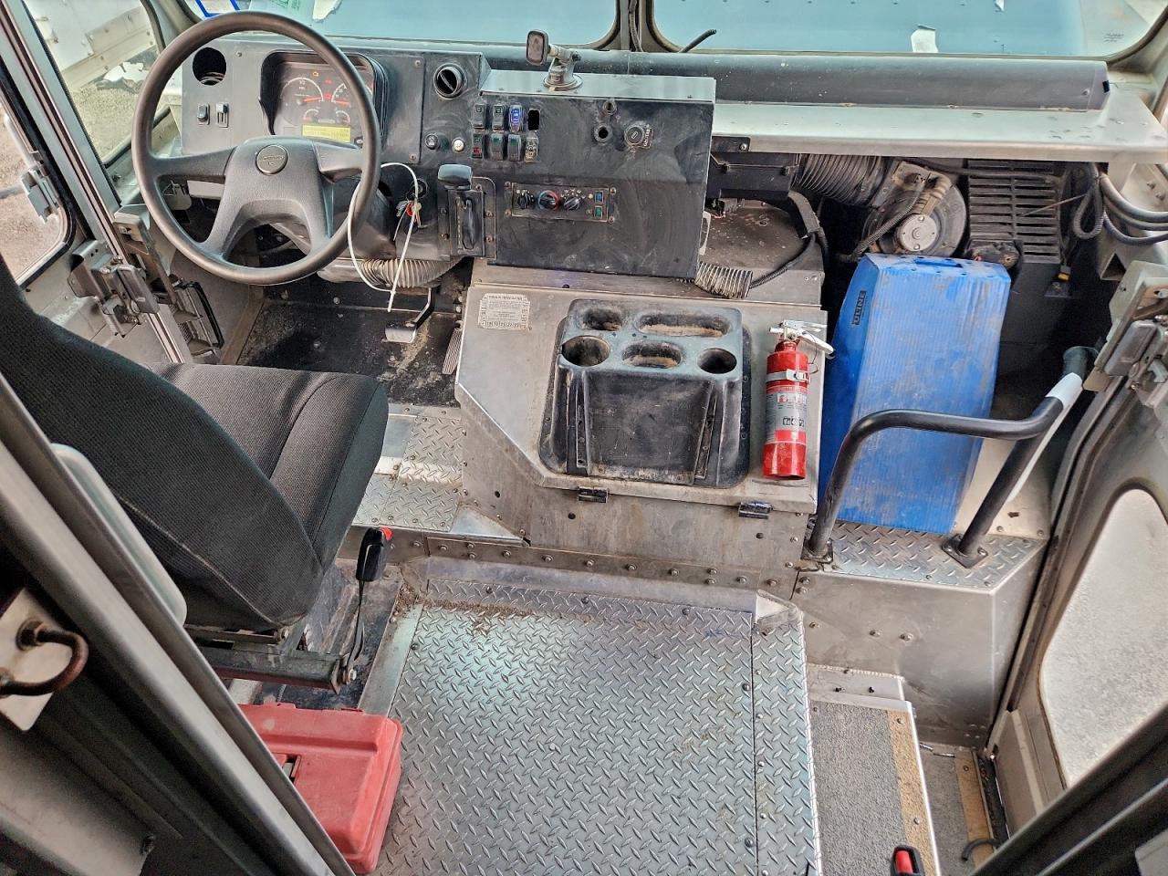 Freightliner Chassis M M Line Walk-in Van Image 13