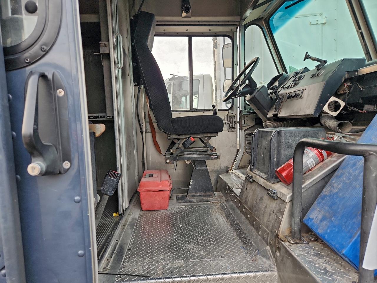 Freightliner Chassis M M Line Walk-in Van Image 8