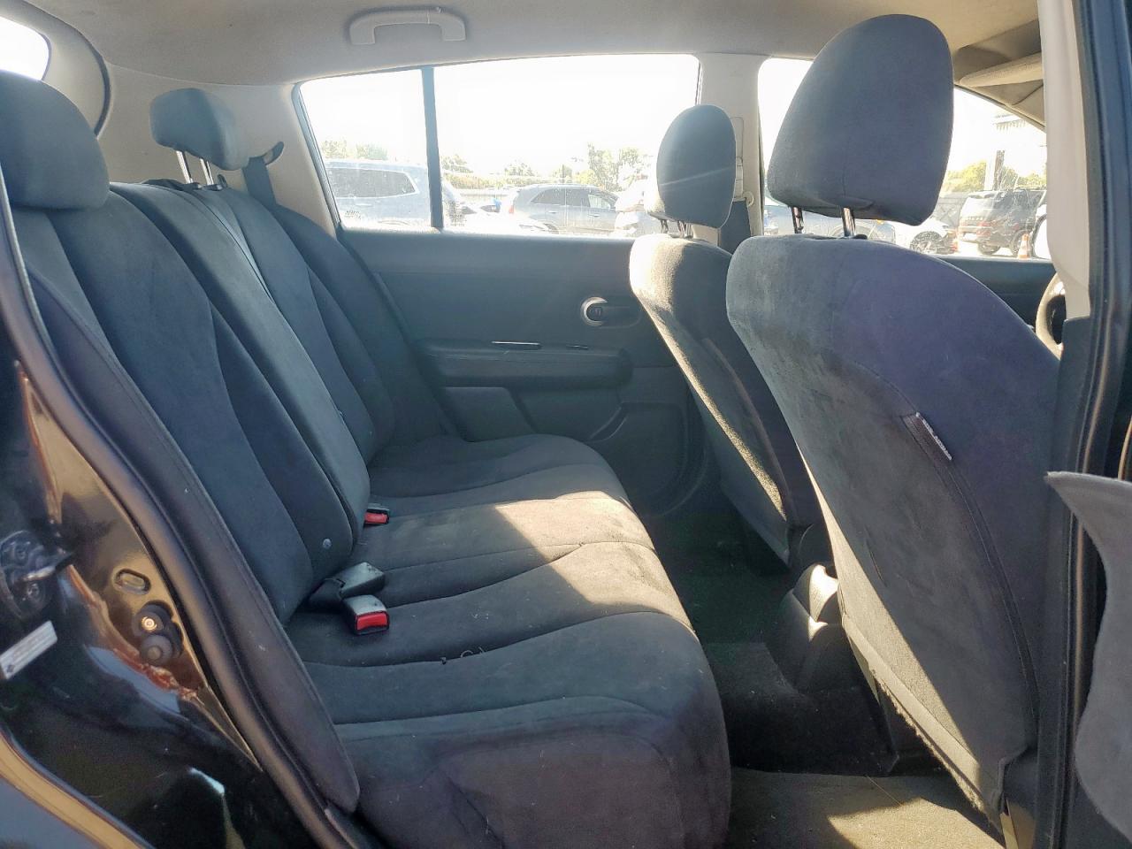 Nissan Versa S Image 5