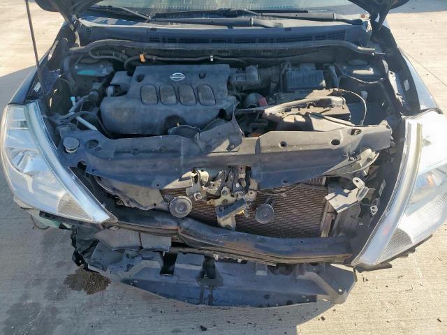 Nissan Versa S Image 8