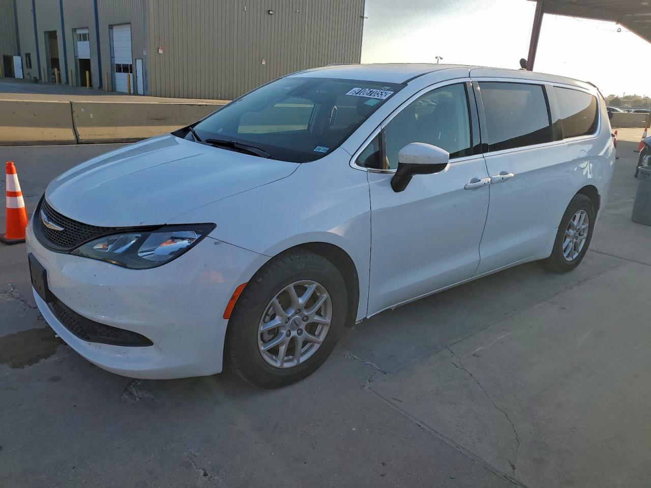 Chrysler Minivan Lx Image 1