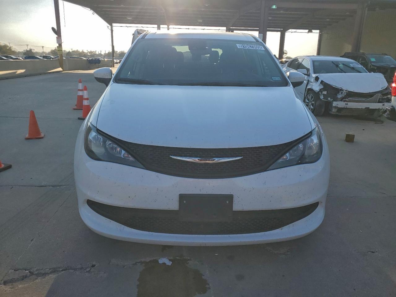 Chrysler Minivan Lx Image 6