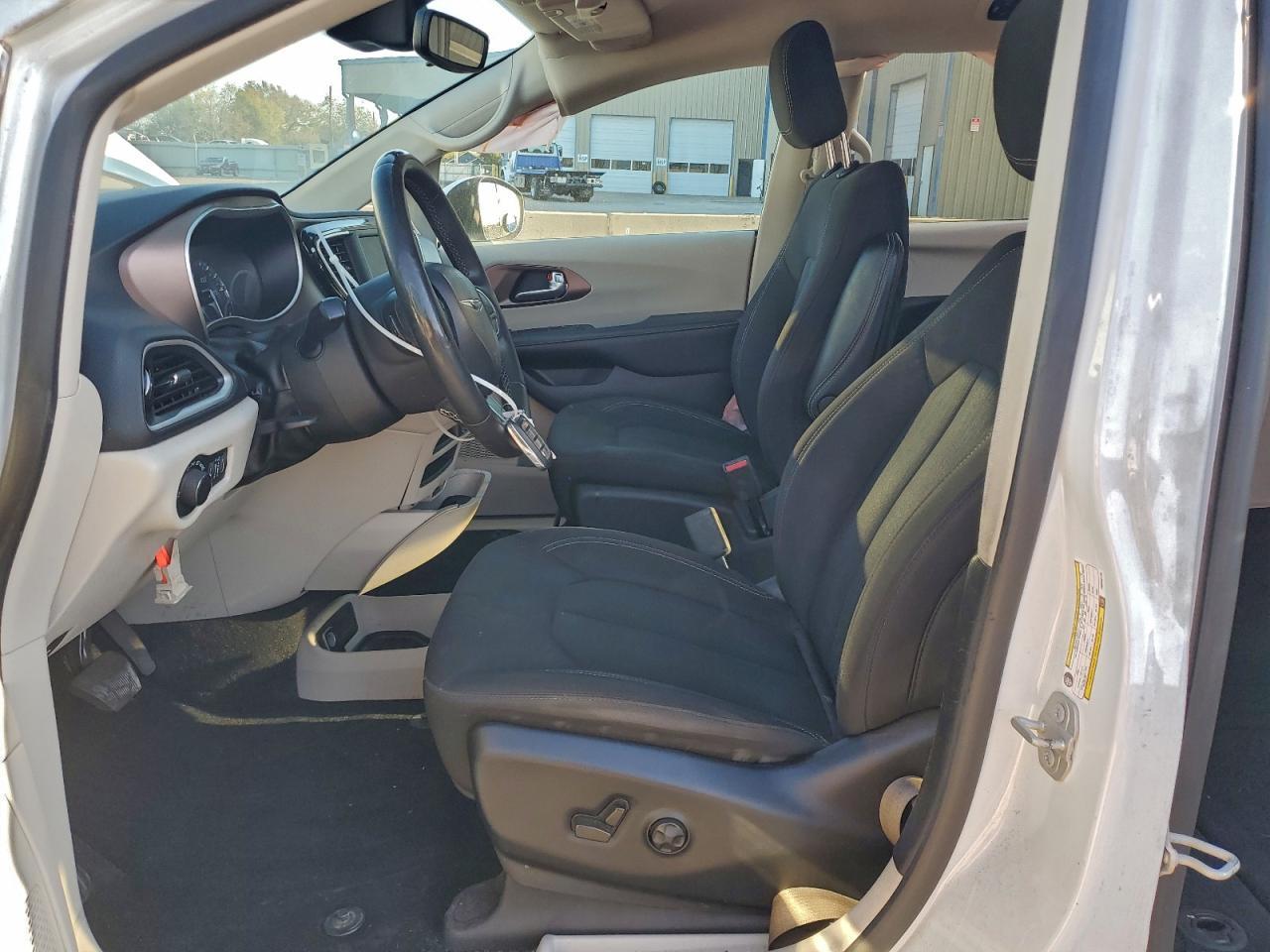 Chrysler Minivan Lx Image 7