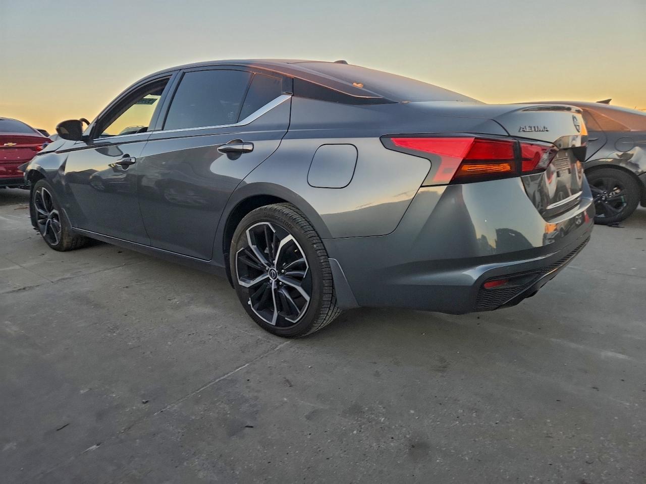 Nissan Altima Sr Image 2