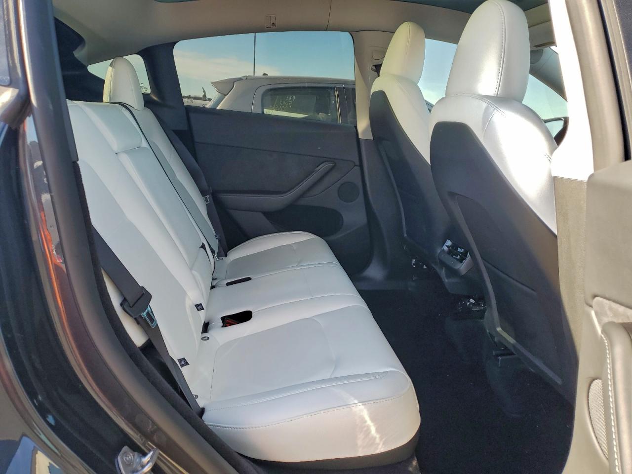 Tesla Model Y Image 11
