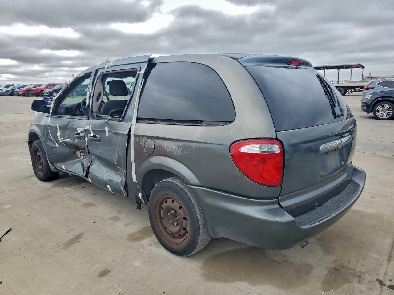 Chrysler Minivan Lx Image 3