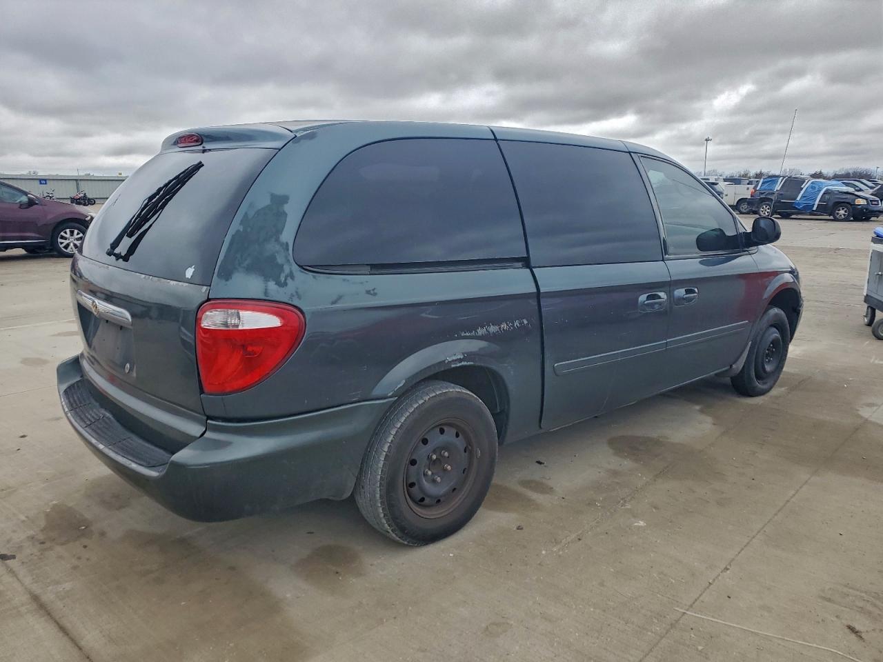 Chrysler Minivan Lx Image 4