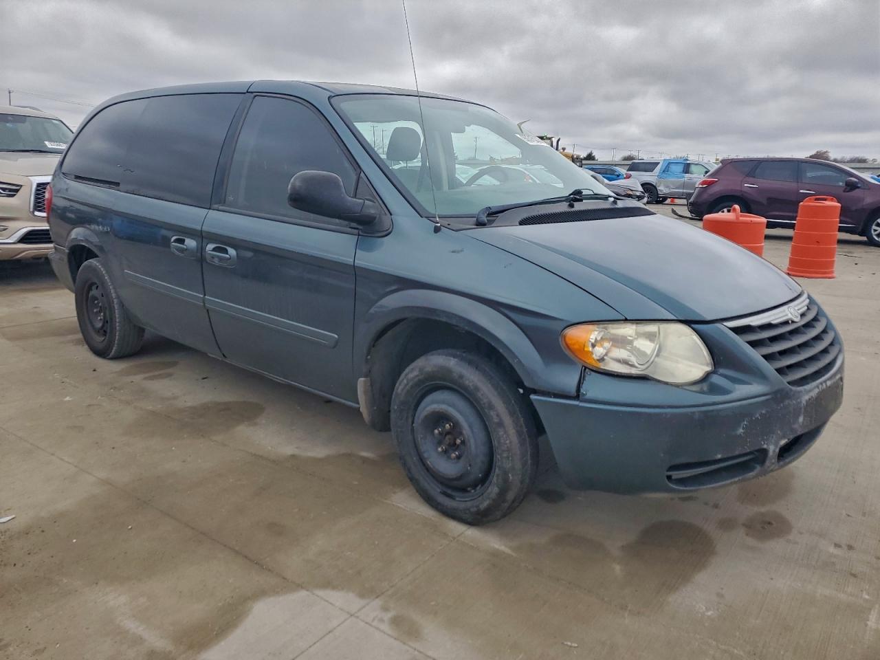 Chrysler Minivan Lx Image 10