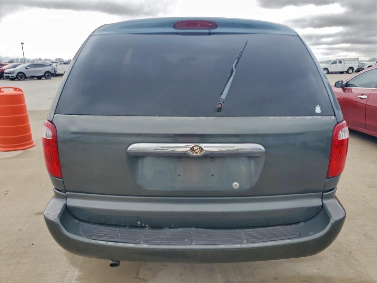 Chrysler Minivan Lx Image 12